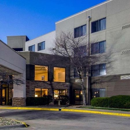 Conference Inn And Suites Wichita Exterior photo